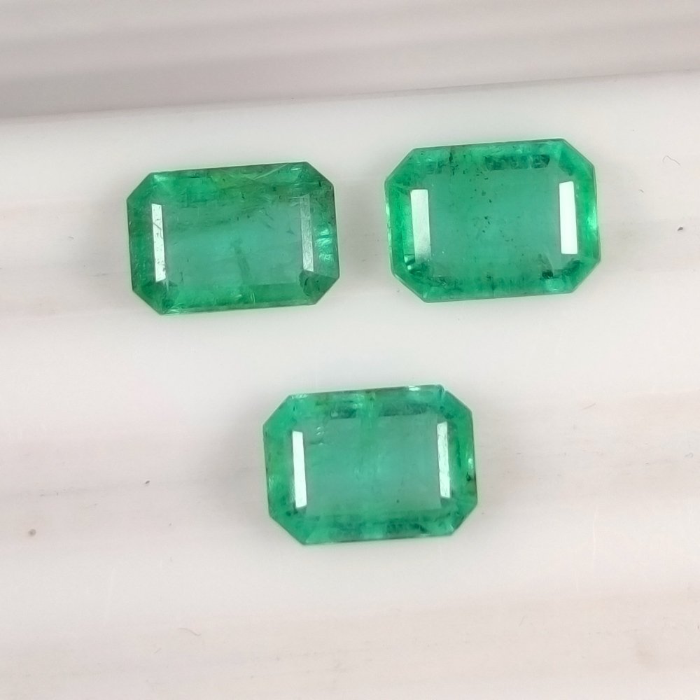 3 pcs  Esmeralda  - 7.14 ct - International Colored Gemstone Association (ICA GemLab) #2.1
