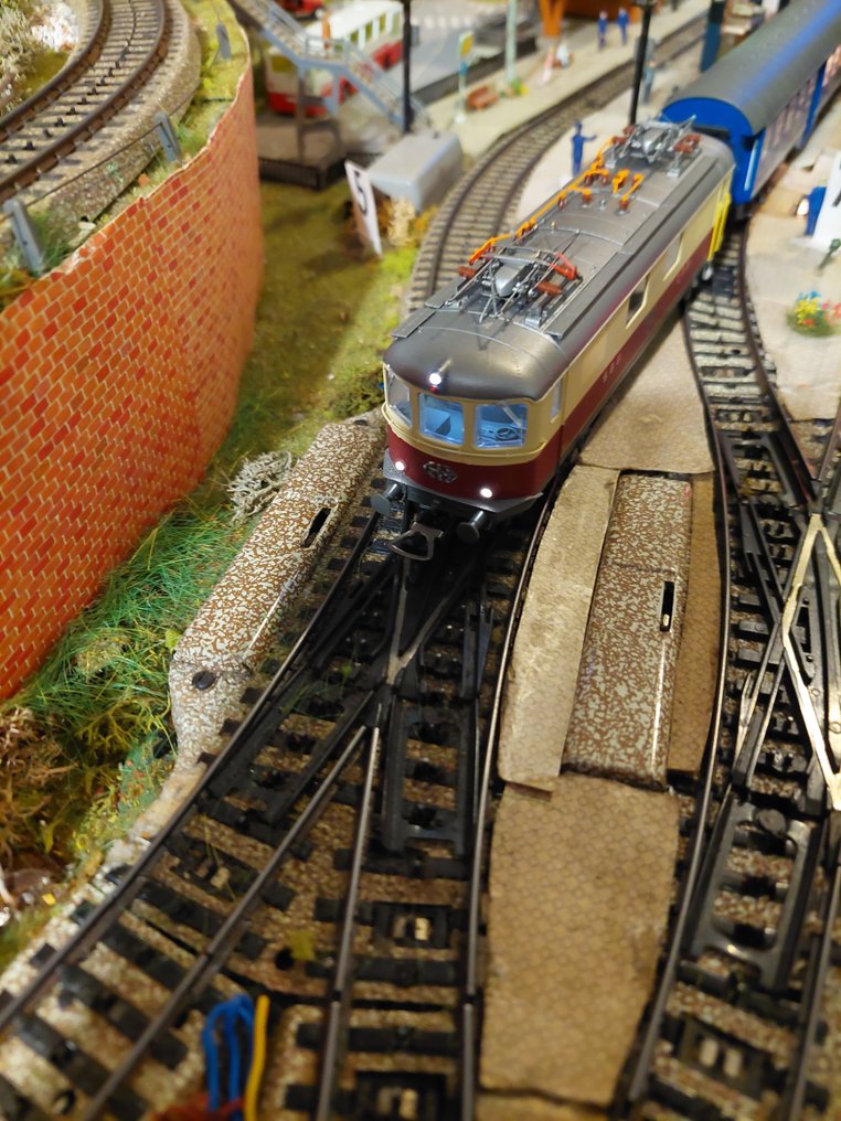 Piko H0 - 96891 - Locomotiva elettrica (1) - Re 4/4I con il suo completo. - SBB #1.0