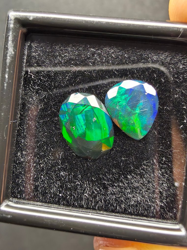 1,43 ct czarny opal Faceted- 0.29 g - (2) #1.0
