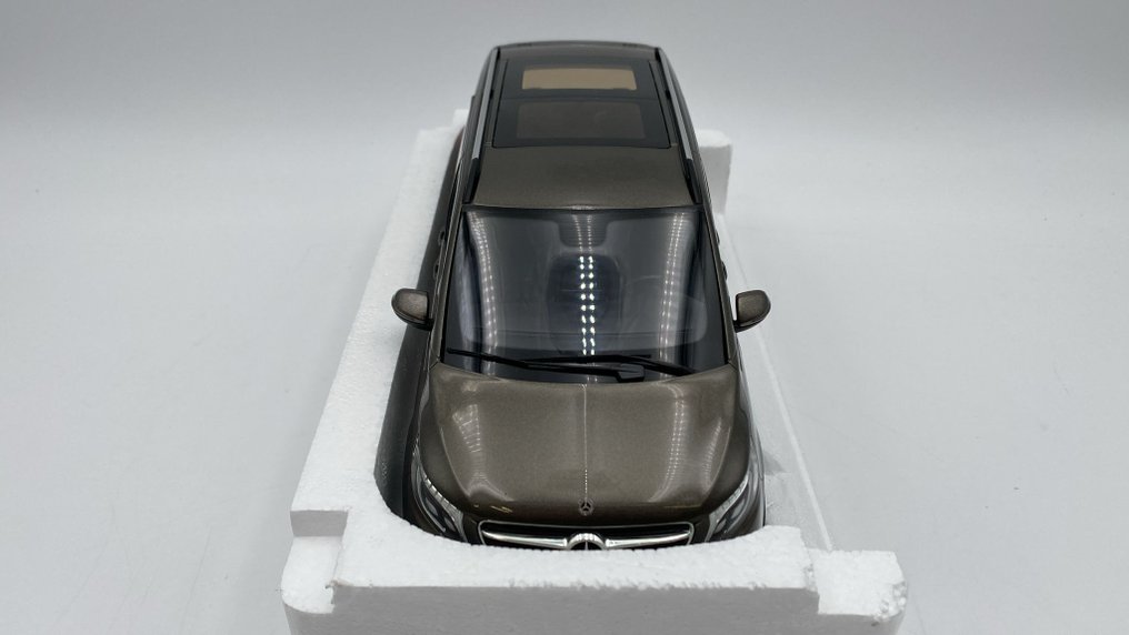 Norev 1:18 - Miniatura de carro - Mercedes-Benz V-Class AMG-Line 2018 - (cod.C43) #1.0