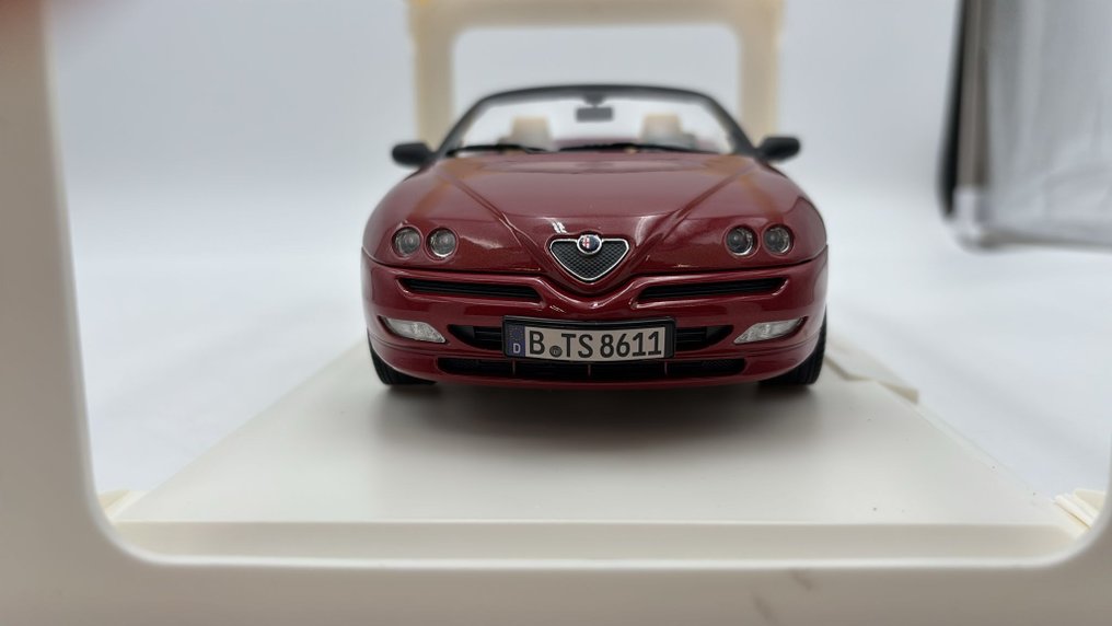Norev 1:18 - 模型汽车 - Alfa Romeo Spider Red Metallic 1999 Proteo - (cod.C29) #1.0