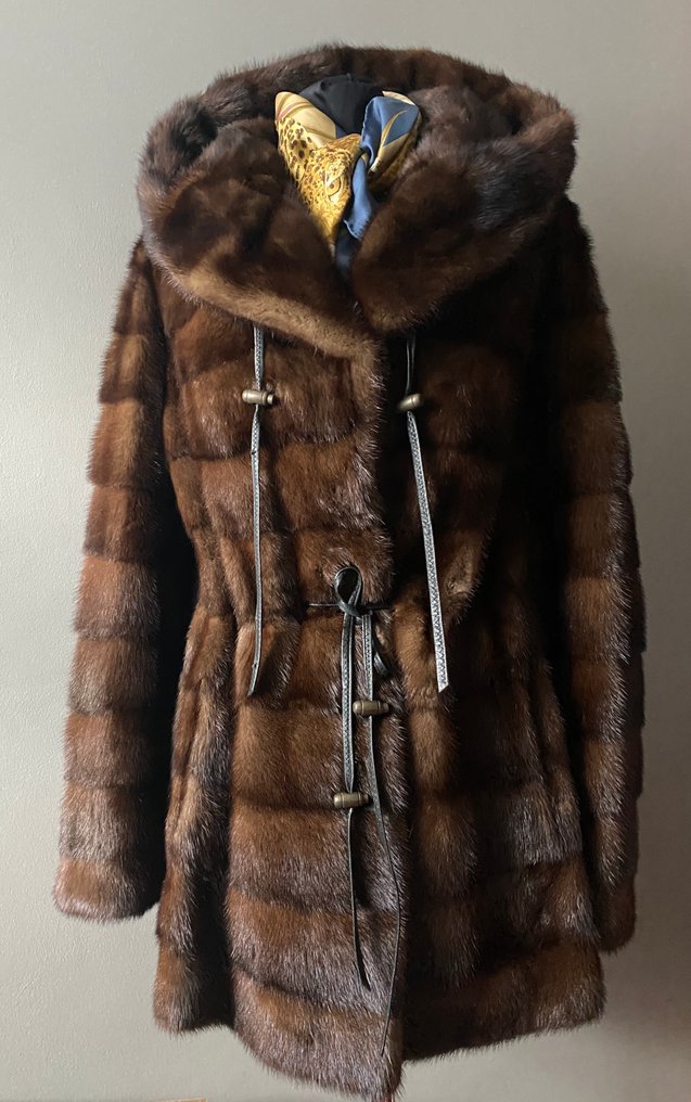 Artisan Furrier - Abrigo de piel #1.0