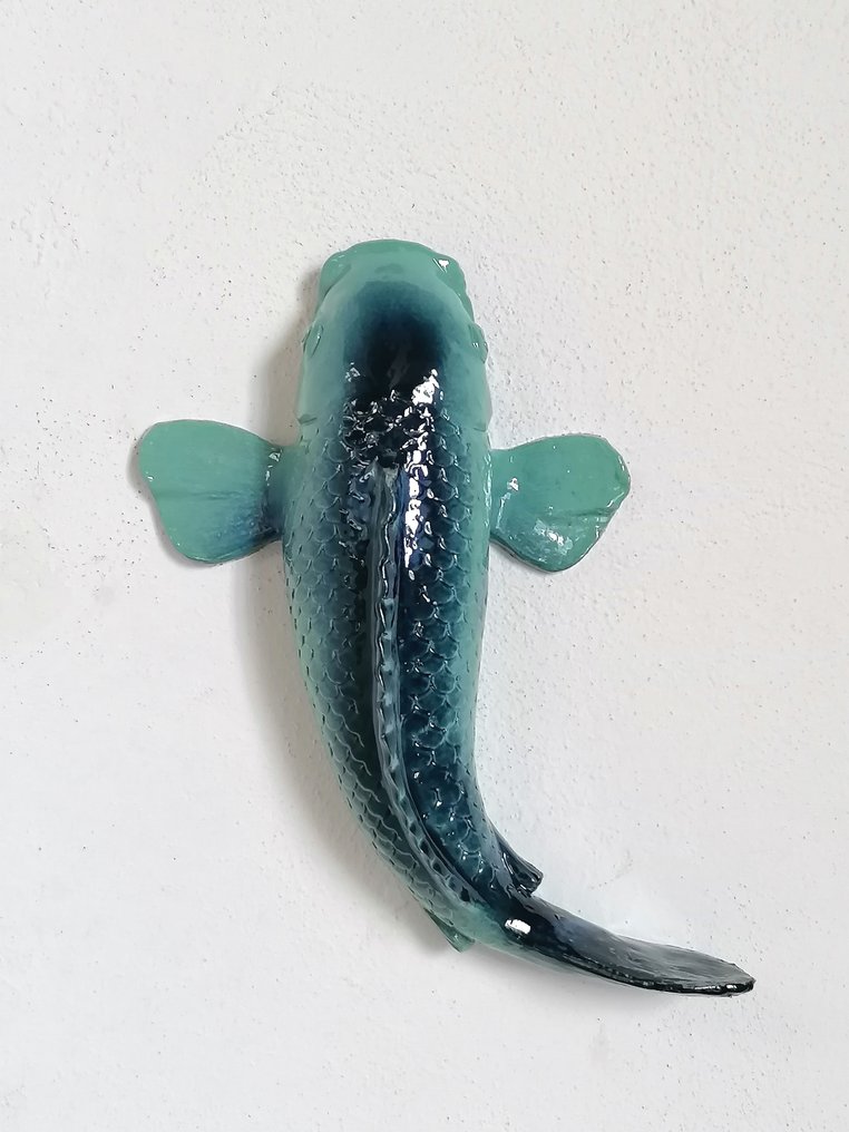Vanessa Bonino - Γλυπτό, Blue Koi carp - 35 cm - Μαγιολική - 2025 #1.0