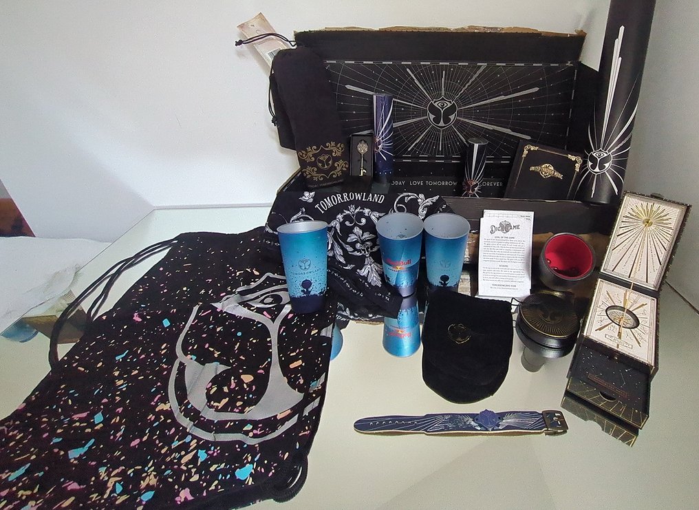 Tomorrowland - Box-Set, Book, CD, Flagge - 2020 - Limitierte Auflage #1.0