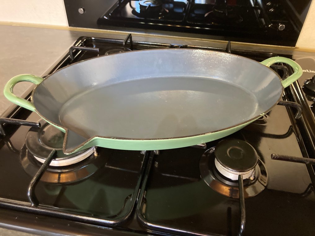 St Trond - Bakform - källa, Emalj #1.0