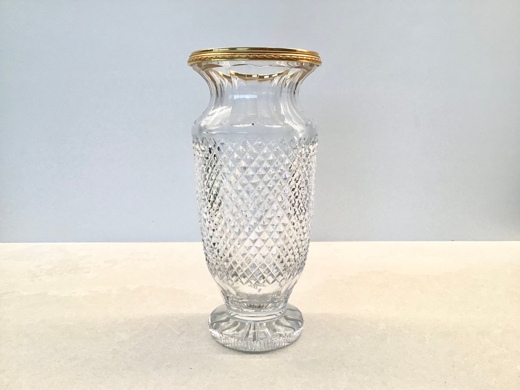 花瓶  - 透明水晶配以钻石切割图案和金边。 #1.0