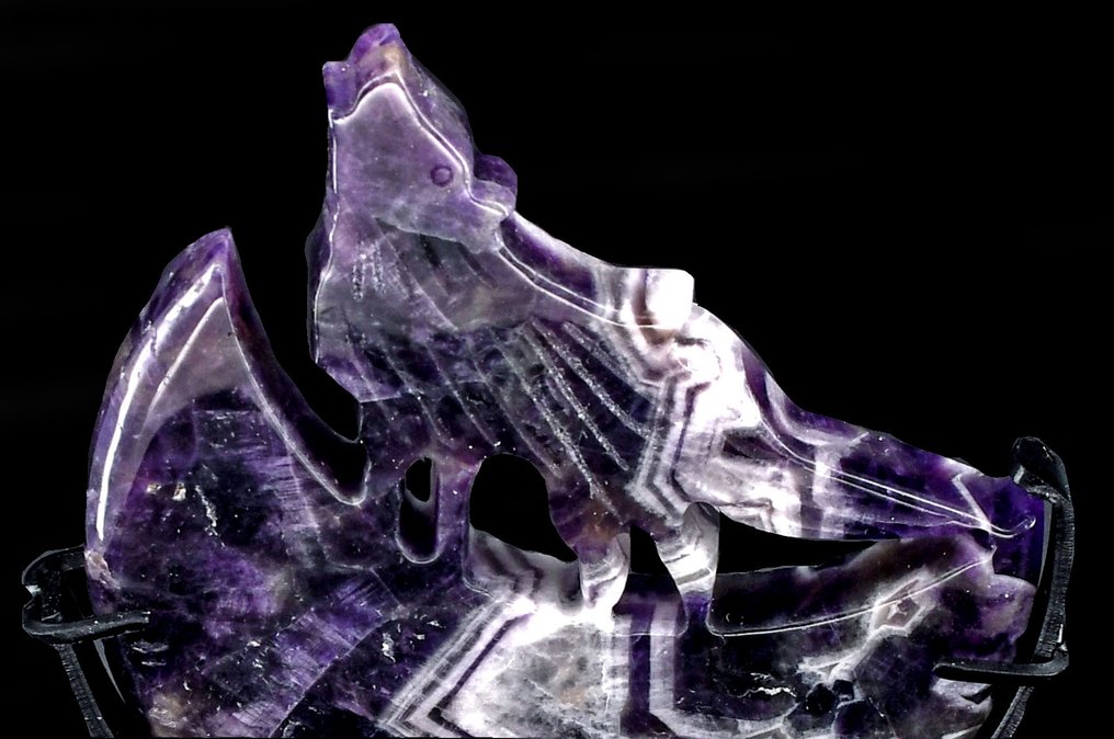 Υπέρονο όνειρο, αμέθοδος λύκος πάνω σε μισοφέγγαρο. με μεταλλική βάση - Ύψος: 11.2 cm - Πλάτος: 10.2 cm- 295 g #1.0