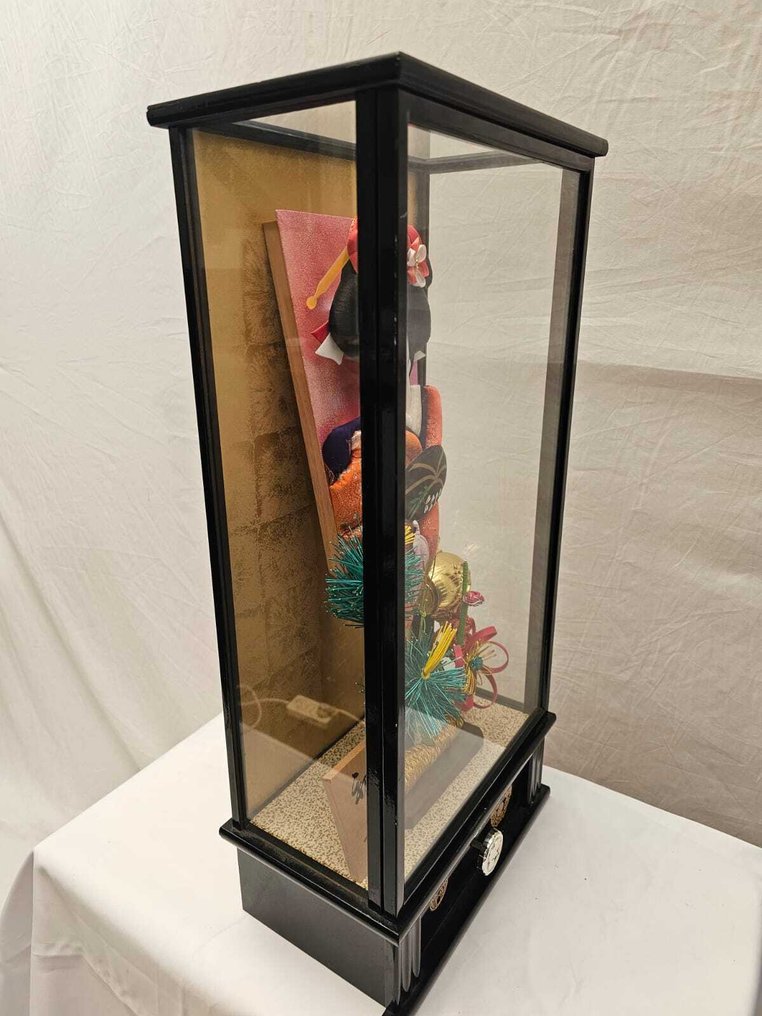 展示櫃 - 和服中的日本羽子板 - 木 #2.1