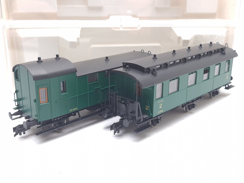 Fleischmann H0 - 905061B/935069B - Σετ επιβατικού τρένου μοντελισμού (2) - Δύο κλασικά άμαξες. - NMBS #1.0