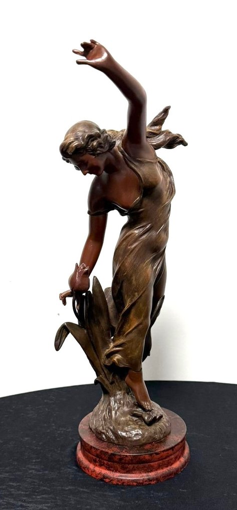 Julien Caussé (1869-1914) Art Nouveau - Skulptur, "Elegante Dame" - 46 cm - Sinklegering med bronsfargede/multifargede patina - Cirka 1900 - Ingen minstepris #1.0