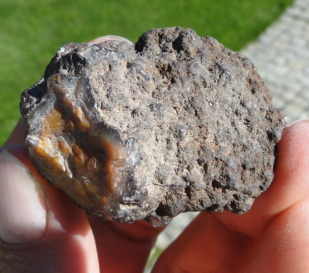 玛瑙 一个不错的收藏品——无底价！- 32 g #3.2