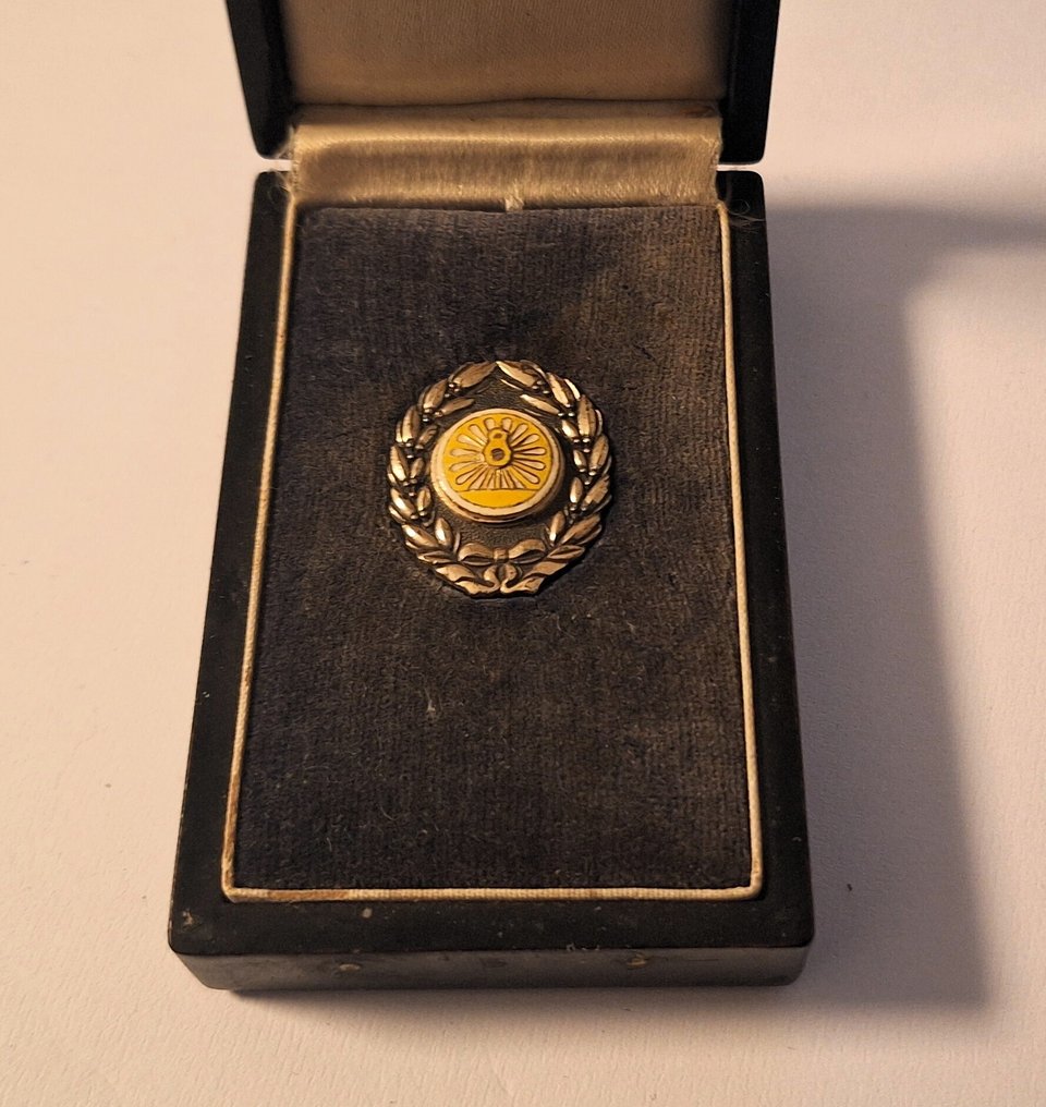 Japán - Érem - Two Japanese Silver Transport Worker's Medals with original lacuered boxes #1.0