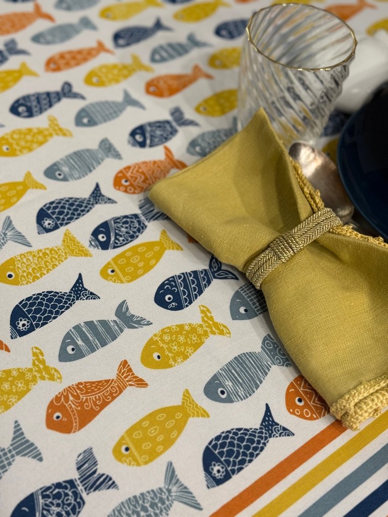 Elegante tovaglia con decoro stilizzato pesci blu e azzurro a tutto campo su base bianco - Tovaglia  - 1.6 m - 1.44 m #1.0