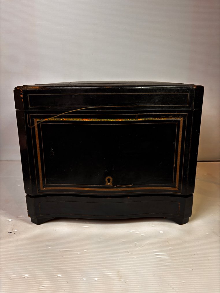 Likőrösszekrény - drágakövek #2.1