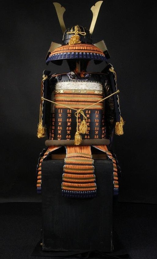 完整的Tosei Sugake-yoroi套装，配以十条星星面甲——深红色丝绸缝线——昭和时期 - 日本 - 昭和年代(1926-1989) #3.2