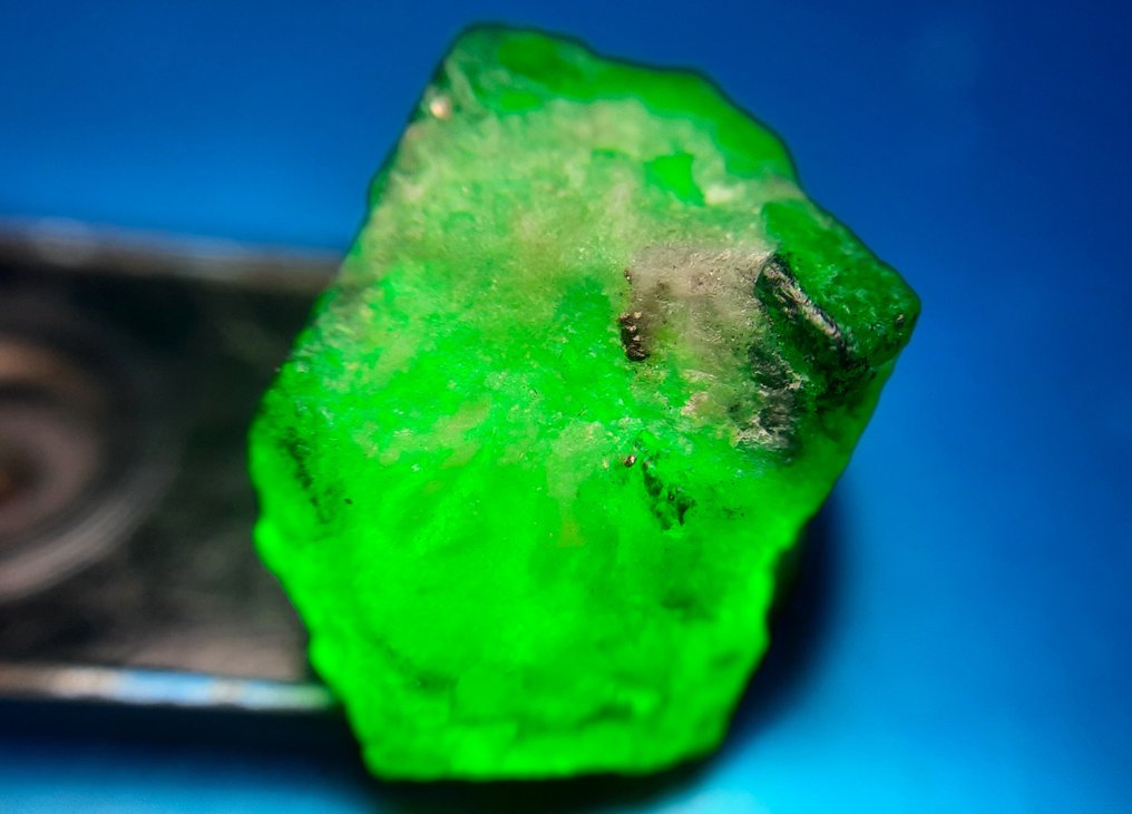 Untreated Natural Emerald - 6.7 cts - Rough- 1.34 g #4.3