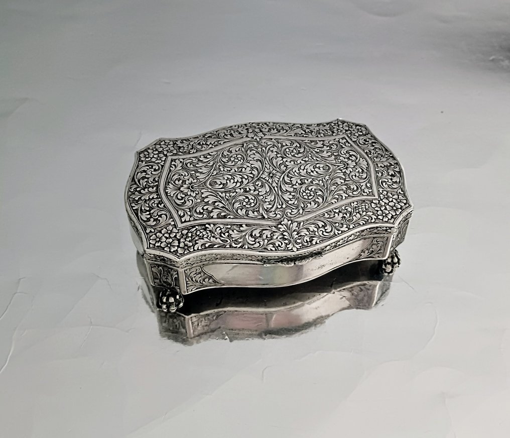 Finely hand engraved Jewelry Trinket Casket - Κουτί - .800 silver #2.1