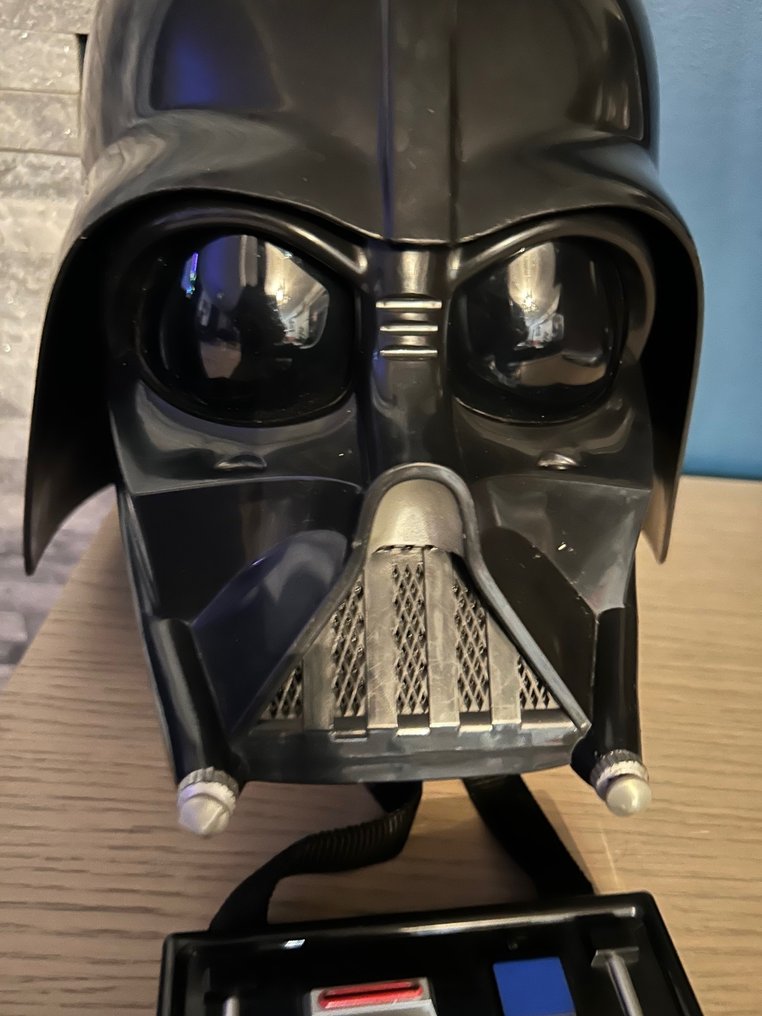 Star Wars - George Lucas - Darth Vader helmet with Sound effects/Voice Transformer (2004) - LucasFilm Ltd. #2.1