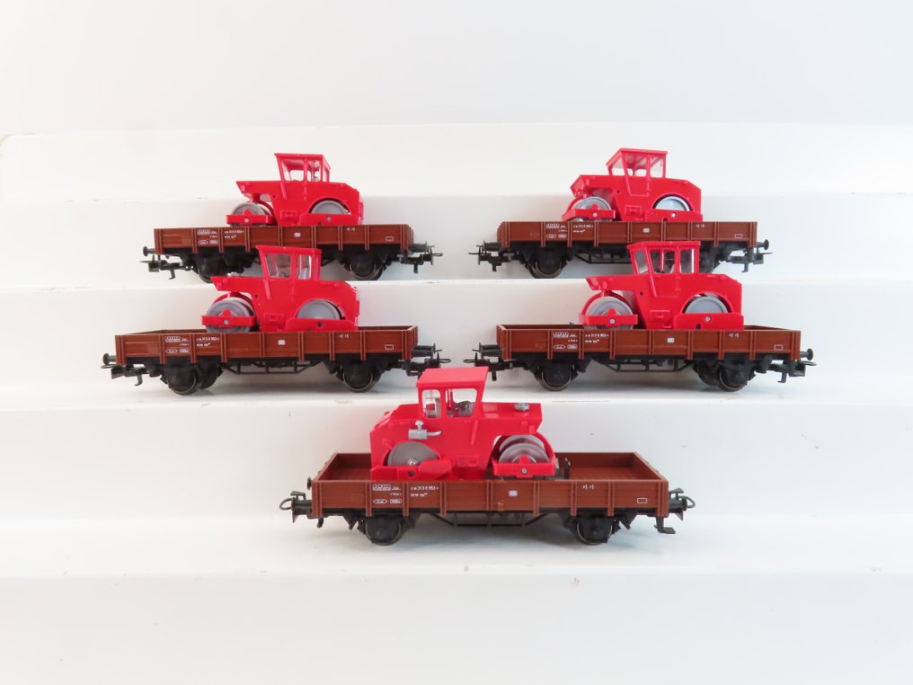 Märklin H0 - 44241 - 模型貨運火車 (5) - 5辆双轴低底盘后车，带货物（Wals，工作机械） - DB #1.0