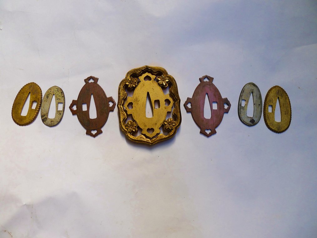 樱花花卉图案军用自动剑铜制透雕标志 小ム二 你发了（Komuni） - 日本 - 20世紀 #1.0