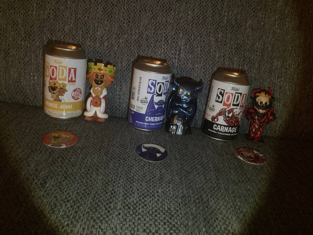 Funko - Figurin - 3 Funko SODA – Versions CHASE : Carnage, Chernabog Metallic et Prince John (3) - Vinyle #1.0