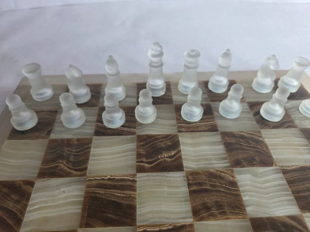 Σετ σκακιού - Marmeren schaakbord met heldere en gematteerde glazen schaakstukken - Πέτρινα υλικά και γυαλί #1.0