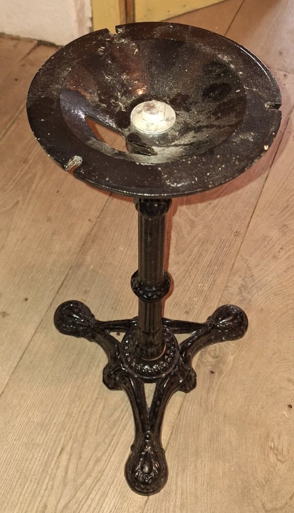 自由派 建築基礎 - 1920-1930 - 落地灯，适用于小酒馆的桌子  #2.1