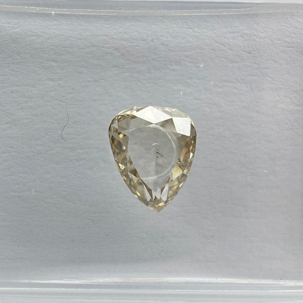 Bez ceny minimalnej
 - 1 pcs Diament  (W kolorze naturalnym)  - 0.60 ct - gruszkowy - Light Brązowawy Żółty - SI1 (z nieznacznymi inkluzjami) - International Gemological Institute (IGI) #1.0