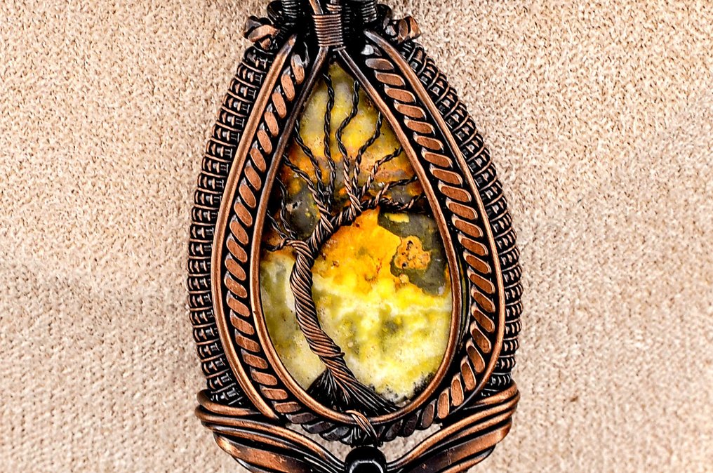 Χειροποίητο σημαντικό κολιέ με μάτια τίγρης. Μενταγιόν με σύρμα από Bumblebee Jasper και δέντρο της ζωής. - Ύψος: 45 cm - Πλάτος: 45 cm- 115 g #3.2