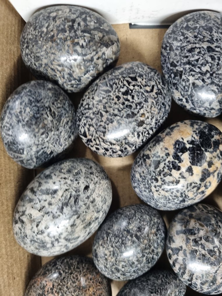 大量商品，包括总部的棕榈石和托尔玛琳石英。- 2064 g #1.0