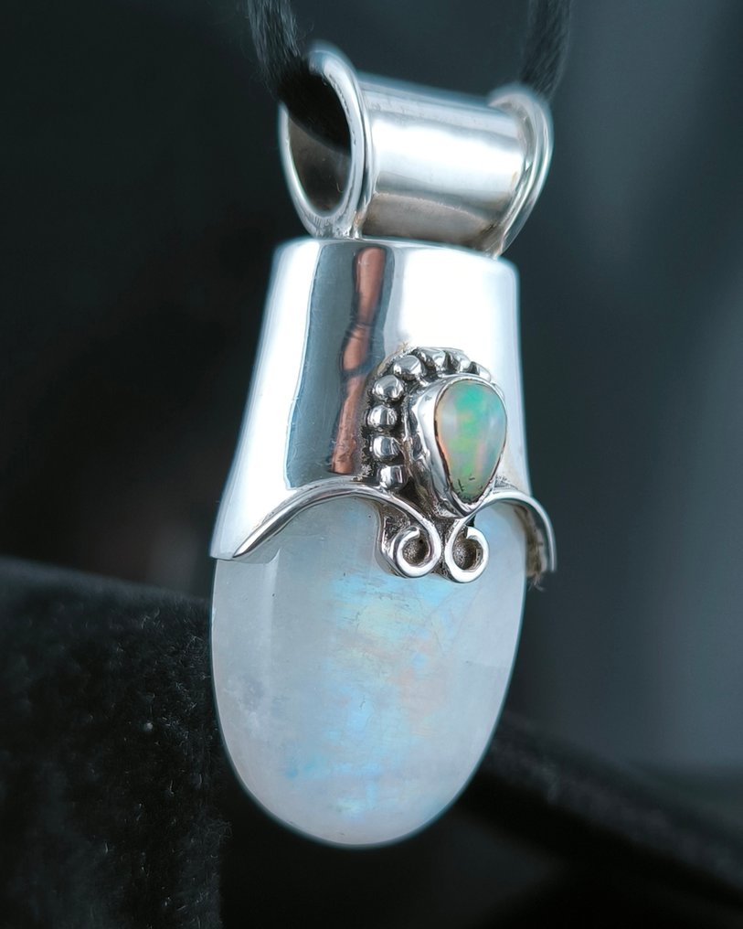Moonstone Pendant - Height: 42 mm - Width: 21 mm- 13.01 g - (1) #1.0