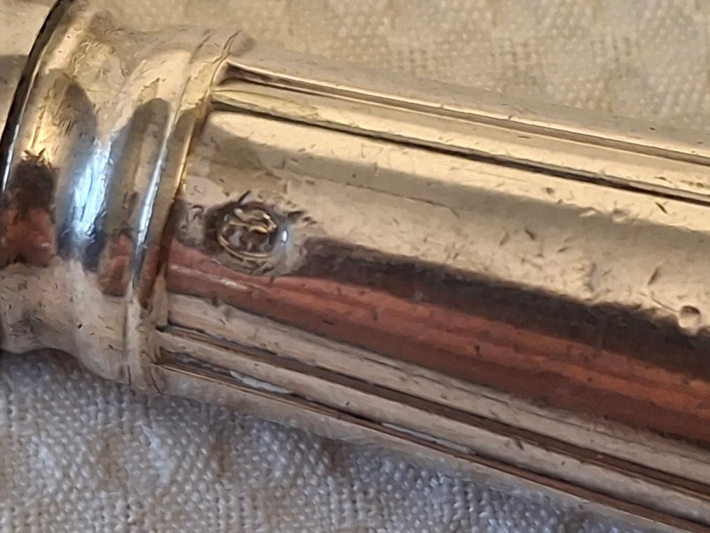 Menümesser (2) - Twee hat große Messer, nämlich Brotmesser mit einer Länge von 31,5 cm und ein Fleischmesser mit - laminiertes Silber - Fleisch und Brotmesser. #4.3