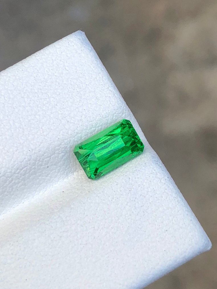 没有保留价 绿色 沙弗莱石  - 1.87 ct - 国际有色宝石协会（ICA GemLab） - 天然沙弗莱石榴石 #1.0