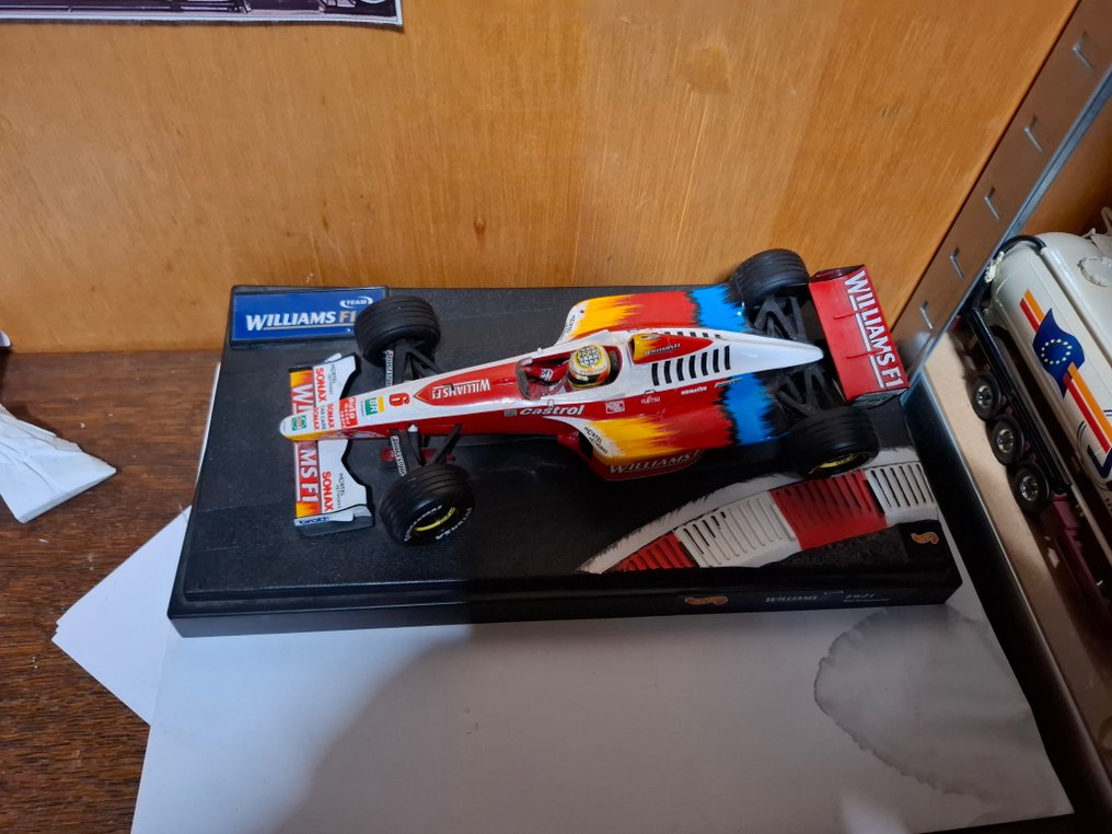 Hot Wheels 1:18 - Modelbil - Williams FW21 - Ralph Schumacher #1.0