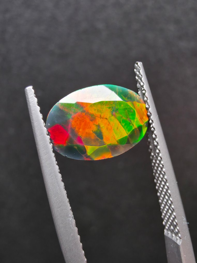 1,37 ct schwarzer Opal facettiert - Höhe: 11.7 mm - Breite: 7.7 mm- 0.27 g #1.0