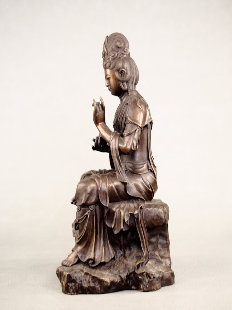 Symbolizes Kannon's compassion for saving all living beings and her pure enlightenment - 塑像 铜 - 日本 #2.1