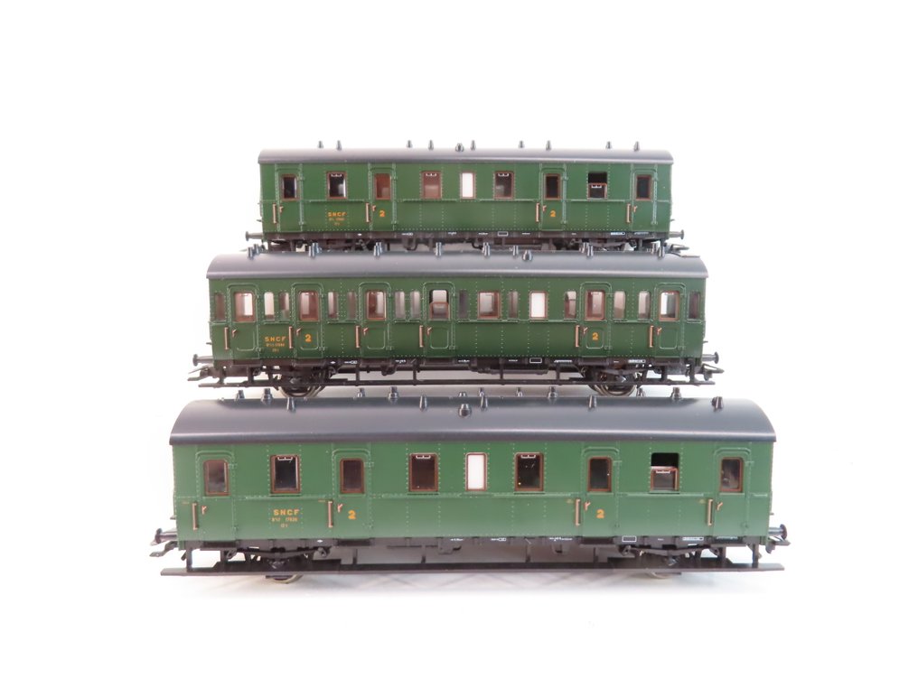 Märklin H0 - 43972 - Σετ επιβατικού τρένου μοντελισμού (1) - Σετ τριών τμημάτων επιβατικών βαγονιών με διπλά βαγόνια coupe, 2η τάξη. - SNCF #1.0