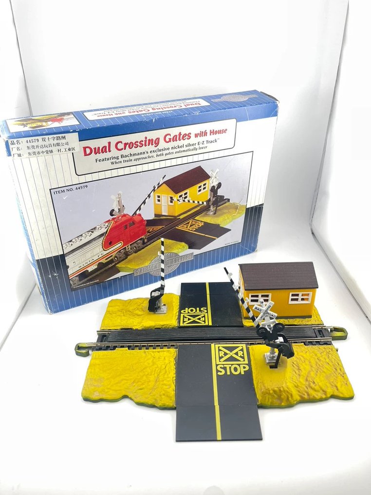 Bachmann - Giocattolo Train model crossing scene set toy #1.0