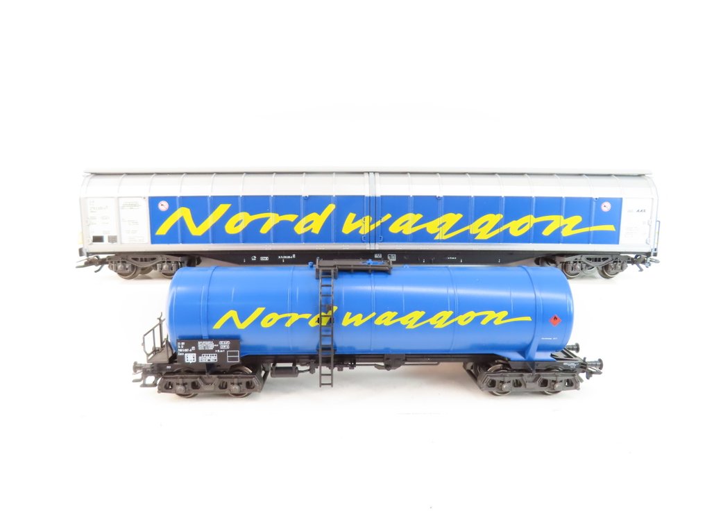 Märklin H0 - 47882 - Σετ τρένου μοντελισμού μεταφοράς εμπορευμάτων (1) - Σετ εμπορευματοκιβωτίων 'Nordwaggon' με 4-άξονο ρυμουλκούμενο με συρόμενη πλάγια πόρτα και 4-άξονη - SBB-CFF #1.0