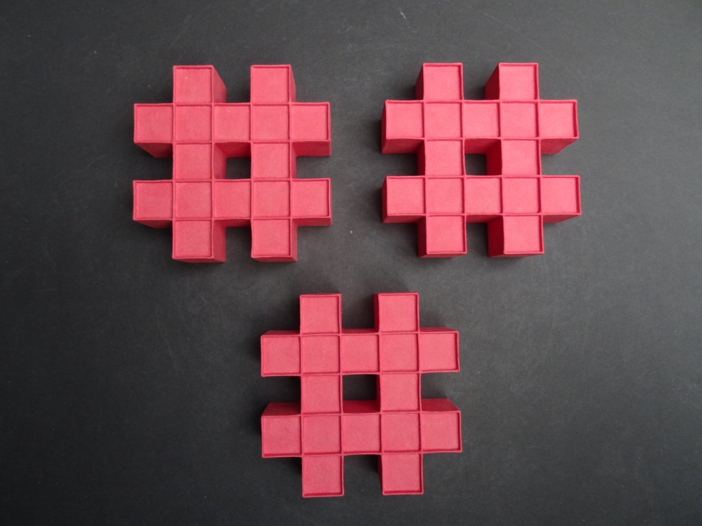 2025 - 94   3 stuks rode "hashtag" Andreas #1.0