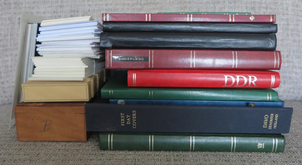 世界  - 一批在10本库存簿中 + 散装材料 #1.0