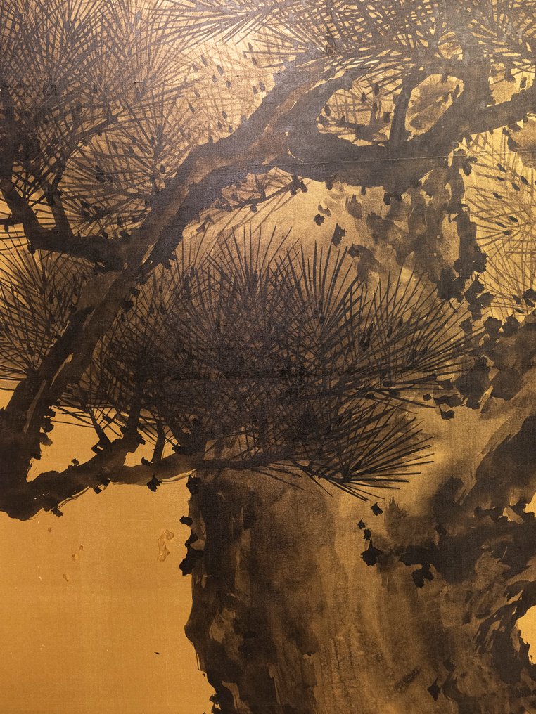 Byōbu屏風 - 一幅丝绸六屏风，描绘一棵松树和升起的太阳。, 絲 - 日本 #2.1