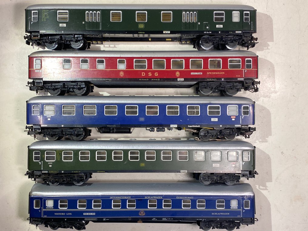 Märklin H0轨 - 4022,4024,4026,4029, 4032 - 模型火车客运车厢套装 (5) - 漂亮的60年代铁皮列车套装，状态非常好，带信号灯。 - DB #1.0
