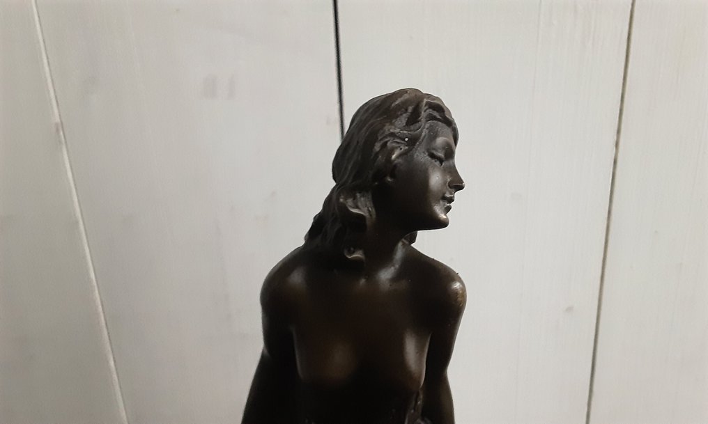 pierre cohaet - Statue, vrouw op barkruk - 26.5 cm - Bronze #1.0