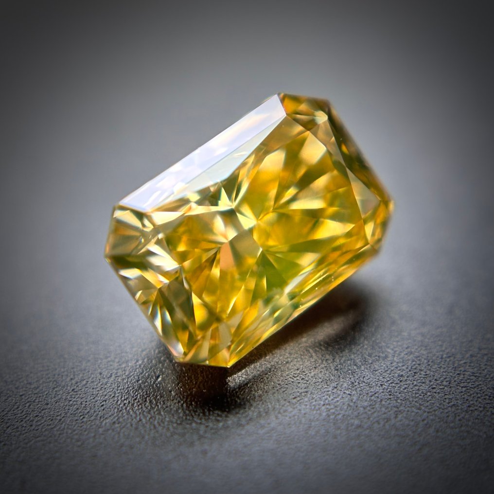 1 pcs 钻石 (天然色彩的) - 0.64 ct - 雷地恩型 - Fancy intense 稍帶棕色的, 稍帶綠色的 黄色 - VS1 轻微内含一级 - 安特卫普宝石检测实验室(ALGT) #1.0