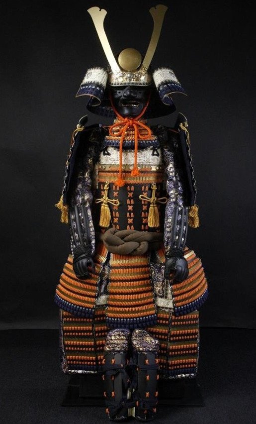 完整的Tosei Sugake-yoroi套装，配以十条星星面甲——深红色丝绸缝线——昭和时期 - 日本 - 昭和年代(1926-1989) #1.0