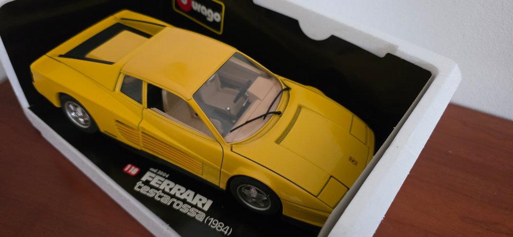 Bburago 1:18 - Modellbil - Ferrari Testarossa (1984) #2.1