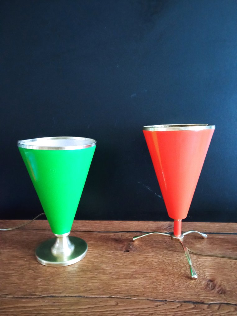 Πορτατίφ κομοδίνου (2) - Ορείχαλκος - Τόσο διαφορετικοί, τόσο ίδιοι #3.2