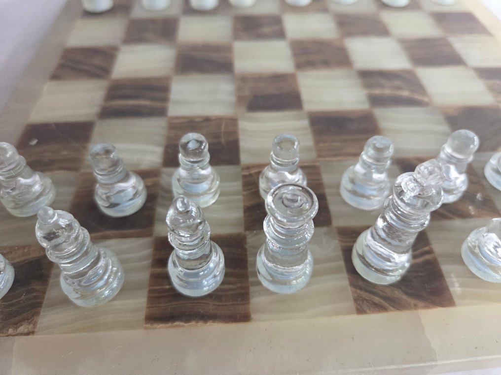 Σετ σκακιού - Marmeren schaakbord met heldere en gematteerde glazen schaakstukken - Πέτρινα υλικά και γυαλί #2.1