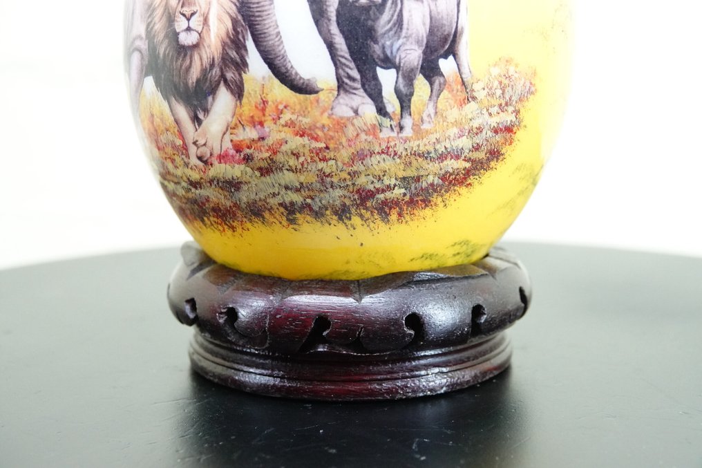 Διακοσμητικό αυγό στρουθοκαμήλου με βάση. Βάση ταρίχευσης ολόκληρου σώματος - Struthio camelus - 17 cm - 14 cm - 14 cm - Είδη που δεν ανήκουν στο CITES - 1 #3.2